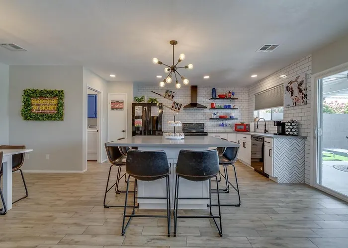 Ferienhaus Shortstop At Sloan With Pool And Dog Friendly Near Sloan Park *